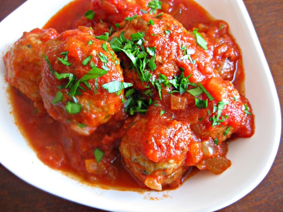 Meatballs from turkey fillet - a dietary dish with meat from the Japanese diet