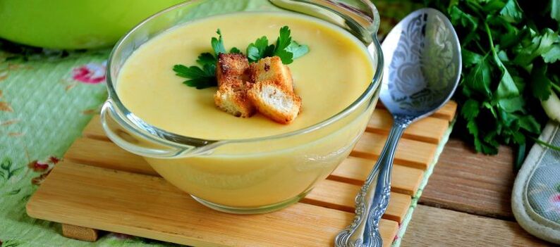 Zucchini puree soup for a diet to drink
